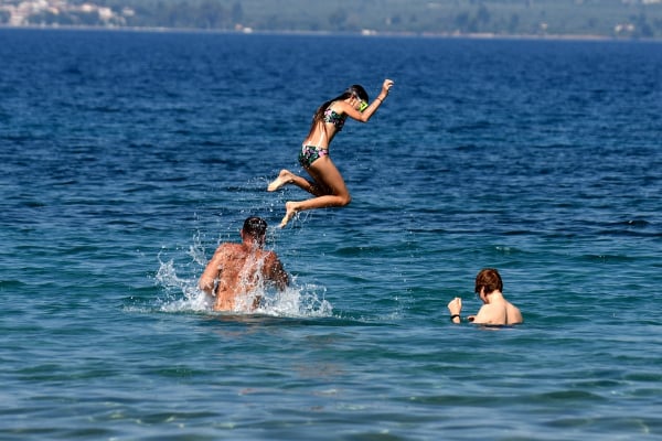 Ο καιρός σήμερα: «Καυτή» και η Πέμπτη, σε ποιες περιοχές θα... σπάσει το 40άρι (βίντεο)