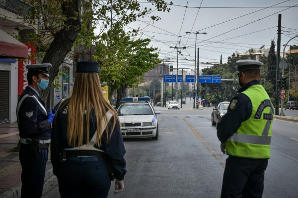 Πρόστιμα από 150 έως 2.000 ευρώ για αποστάσεις και μάσκα - Πού ειναι υποχρεωτική η χρήση της μάσκας