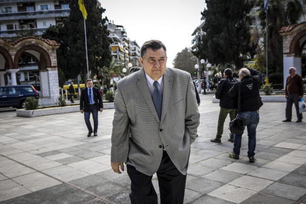 Στα δύσκολα... Καρατζαφέρης