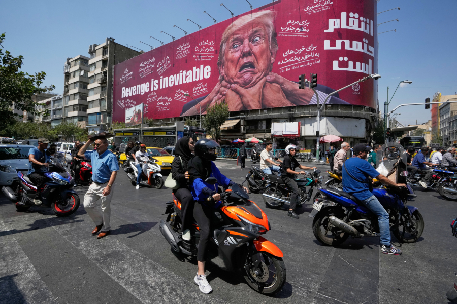 Οικονομική ασφυξία στο Ιράν, νέο χτύπημα σε τάνκερ στα Στενά του Ορμούζ: Παγιώνεται το αδιέξοδο στη Μέση Ανατολή