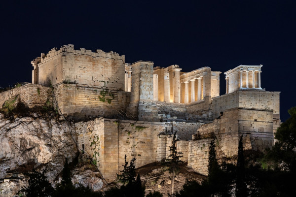 Ακρόπολη: LIVE η εκδήλωση για το νέο φωτισμό στον Ιερό Βράχο