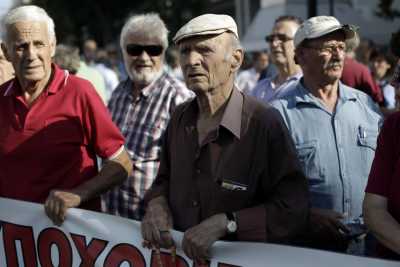 Οι συνταξιούχοι στους δρόμους για το επικείμενο μαχαίρι στις συντάξεις