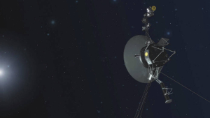 Το Voyager 1, που εκτοξεύτηκε το 1977, εξακολουθεί να επικοινωνεί με τη Γη, με πηγή ενέργειας στο μέγεθος μίας μπαταρίας αυτοκινήτου