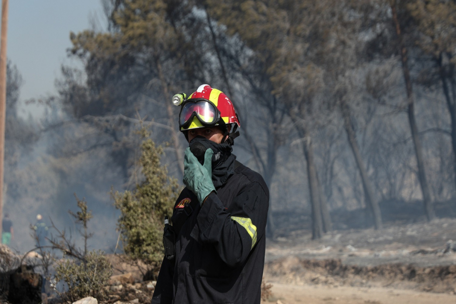 Οριοθετήθηκε η φωτιά στην Ραφήνα