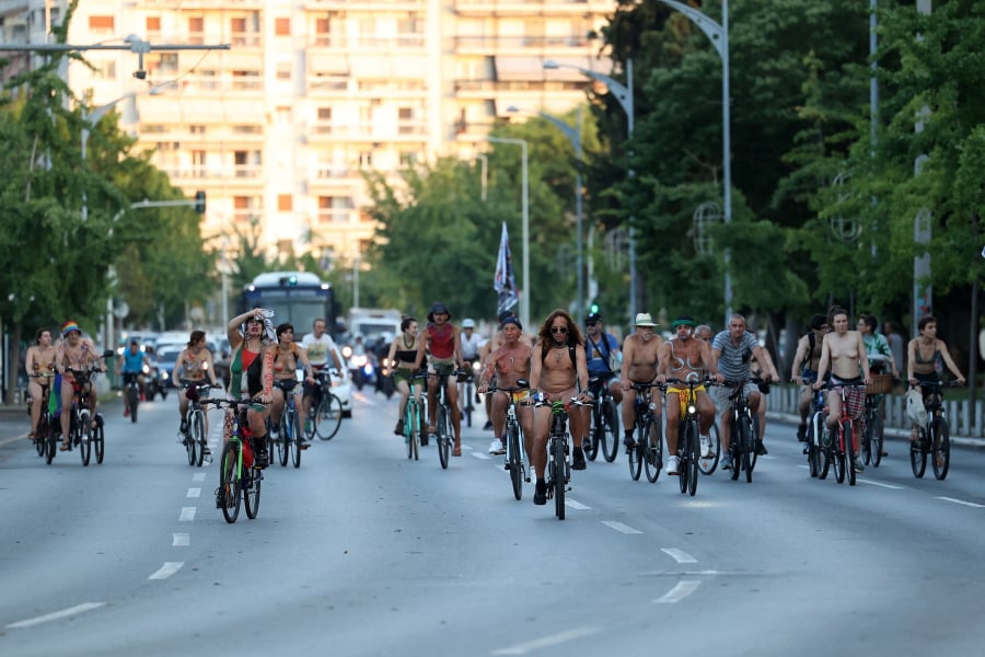 Γυμνή ποδηλατοδρομία στη Θεσσαλονίκη, για 17η χρονιά (Εικόνες)