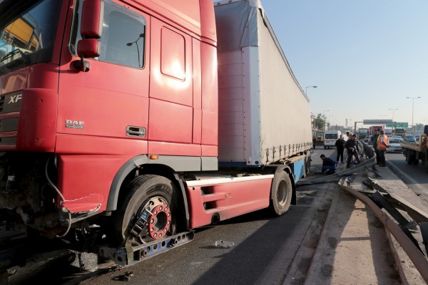 Στον ανακριτή ο 64χρονος οδηγός της νταλίκας που σκόρπισε τον θάνατο στον Κηφισό