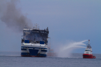 Euroferry Olympia: Κορυφώνεται η αγωνία για τους 10 αγνοούμενους, συνεχίζονται οι έρευνες στο φλεγόμενο πλοίο