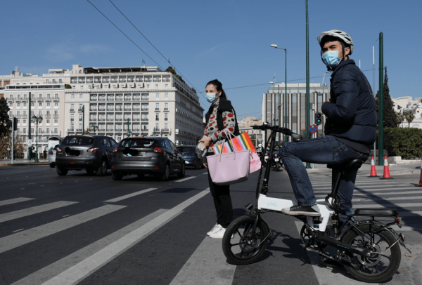 Παρενέργειες long covid: Ακόμα και η ήπια νόσηση μπορεί να προκαλέσει προβλήματα προσοχής και μνήμης