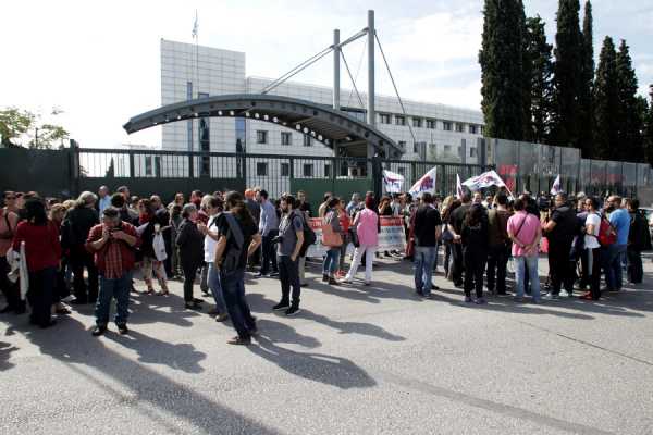 Δάσκαλοι και καθηγητές «πολιορκούν» σήμερα το υπουργείο Παιδείας 