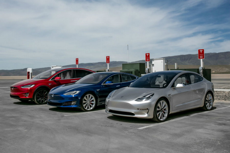 Θέσεις εργασίας στην Tesla: Η αυτοκινητοβιομηχανία αναζητά στελέχη στην Ελλάδα