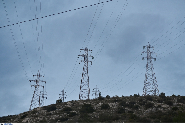 Χανιά: Παραλίγο τραγωδία με αλεξίπτωτο πλαγιάς, αιωροπτεριστής έπεσε σε καλώδια της ΔΕΗ