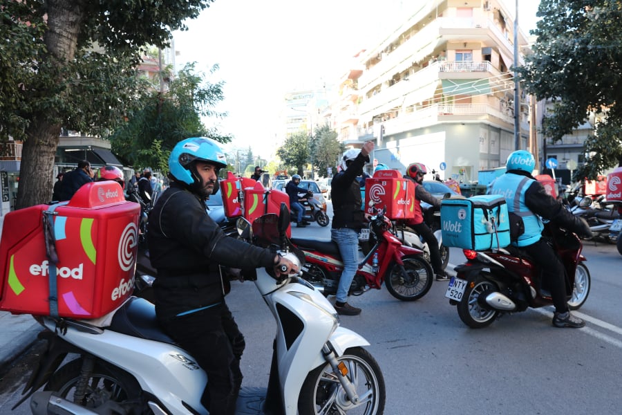 Προληπτικά μέτρα προστασίας των εργαζομένων λόγω κακοκαιρίας - Ιδιαίτερη προσοχή στους ντελιβεράδες