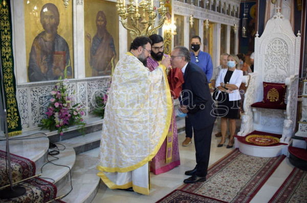 Τι έκανε ο Μητσοτάκης όταν είδε τη φωτογραφία από τη μετάληψη Κουμουτσάκου (pic)