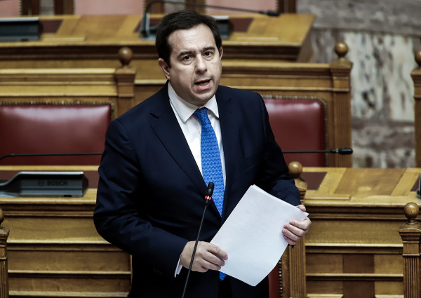 Μηταράκης: Το βράδυ δεν θα βγαίνει κανείς από τις κλειστές δομές