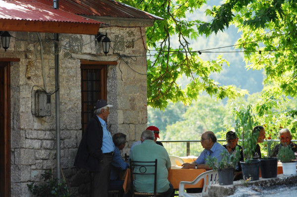 Πρόστιμο 21.000 ευρώ στο μοναδικό καφενείο χωριού επειδή σέρβιρε η ...πεθερά