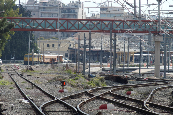 Ένας 14χρονος θύμα bullying έπεσε στις γραμμές του τρένου μπροστά στους συμμαθητές του