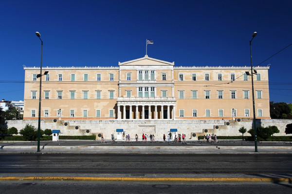 Η Βουλή θα καλύψει τις δαπάνες θέρμανσης και καθαριότητας στις δομές υποδοχής και εκπαίδευσης προσφύγων