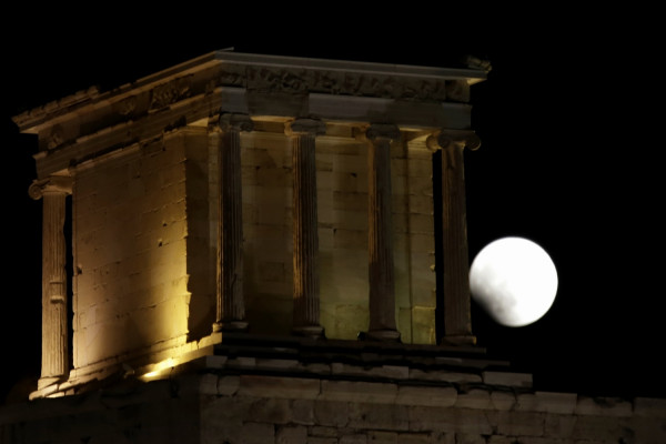 Δες την πανσέληνο του Δεκαπενταύγουστου... αλλιώς