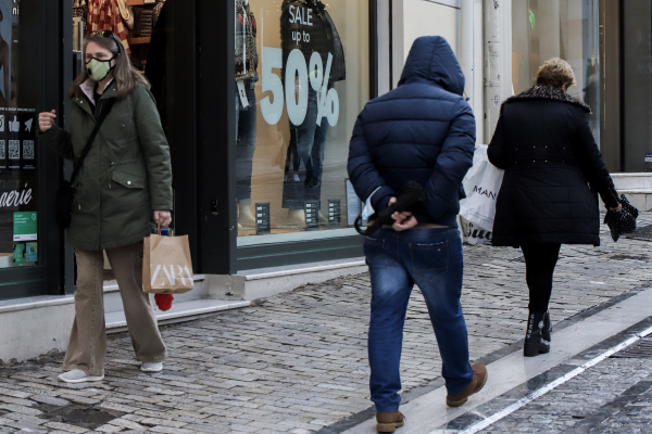 Το ωράριο των καταστημάτων σε Αττική και Κρήτη την Πέμπτη - Απαγορεύεται το delivery και το courier