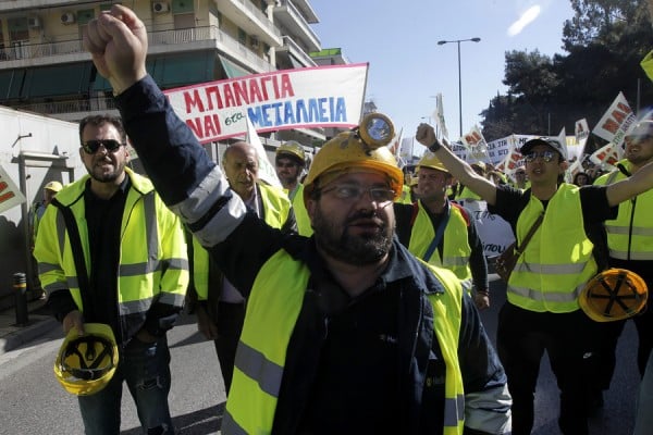 Σε εξέλιξη η συγκέντρωση των μεταλλωρύχων Κασσάνδρας στο υπ. Περιβάλλοντος