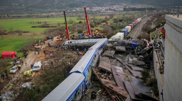 Θύελλα αντιδράσεων στο πολιτικό σκηνικό μετά την παραδοχή Τερεζάκη για «μονταζιέρα» στα Τέμπη