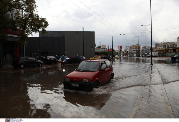 Προβλήματα και σήμερα λόγω κακοκαιρίας, έκλεισε η οδός Πειραιώς (βίντεο)