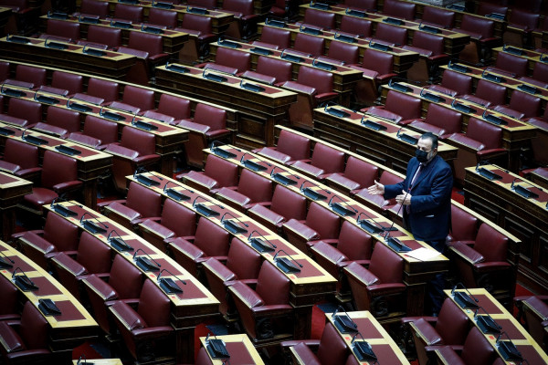 Σε καραντίνα οι βουλευτές Κεγκέρογλου και Βαρδάκης – Ήρθαν σε επαφή με κρούσμα