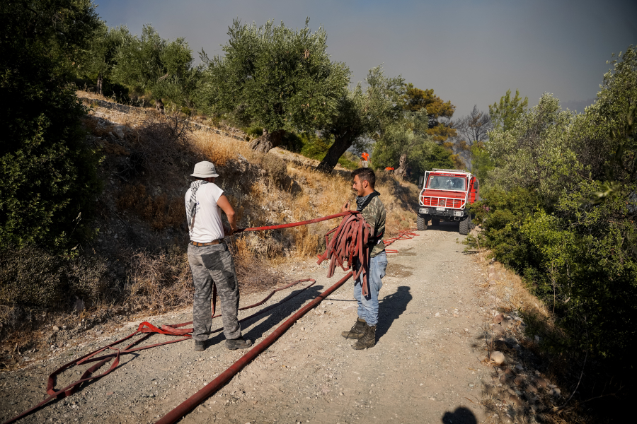 Νέο πύρινο μέτωπο για την Πυροσβεστική, ξέσπασε φωτιά και στο Βέλο Κορινθίας