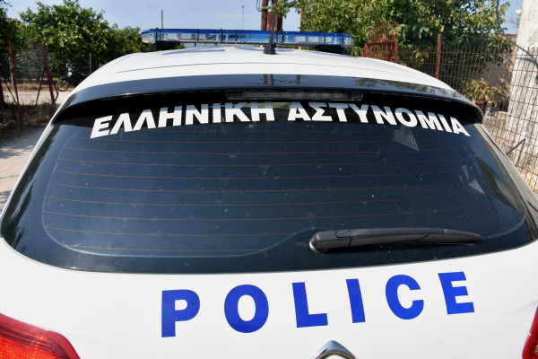 Γέρακας: Παρίστανε το δικηγόρο ή τον συμβολαιογράφο και εξαπατούσε πολίτες που ήθελαν μεταχειρισμένα αυτοκίνητα