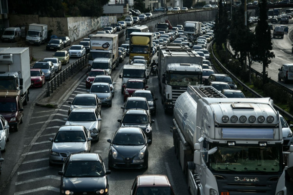 Κυκλοφοριακό κομφούζιο στον Κηφισό, ουρές χιλιομέτρων