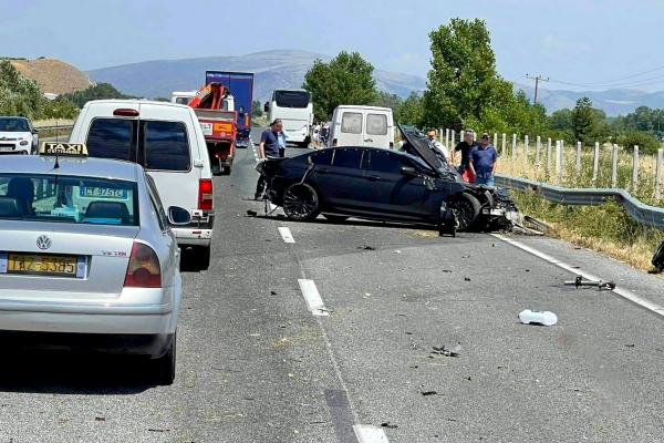 Τρομερό τροχαίο στην Εθνική Οδό Τρικάλων-Λαρίσης, τρομάζουν οι εικόνες