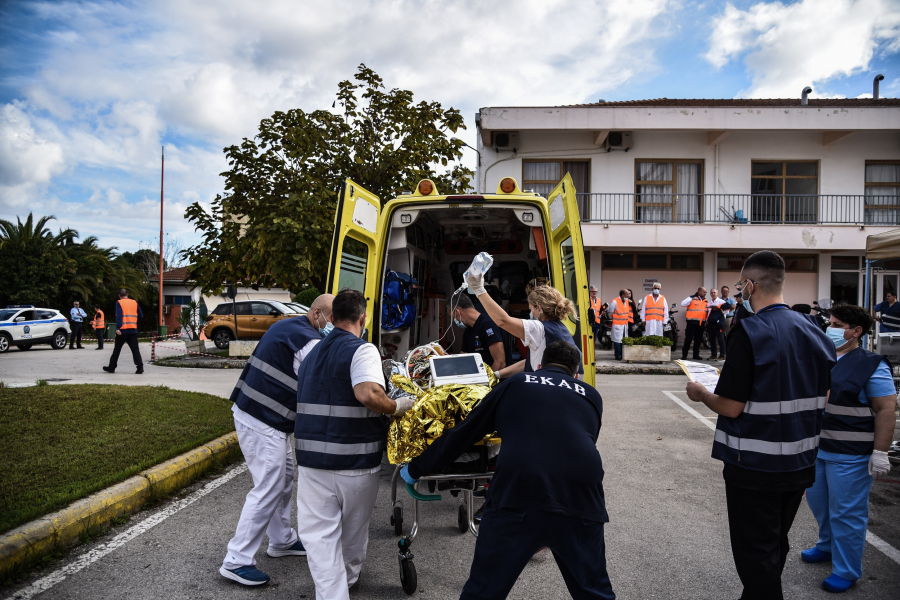 Θεσσαλονίκη: Διασωληνωμένος και σε κρίσιμη κατάσταση ο 14χρονος που έπεσε από τον 4ο όροφο