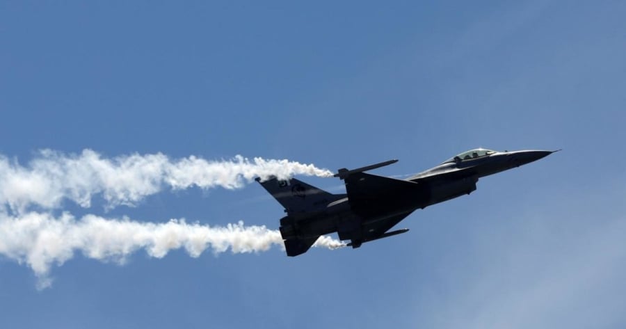 Πτώση F-16: Σώος περισυνελέγη ο πιλότος του αεροσκάφους - Μεταφέρεται στο 251 ΓΝΑ