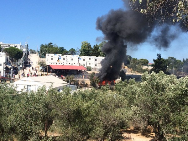 Μόρια: Εκτεταμένες ζημιές στον καταυλισμό της Λέσβου από τα επεισόδια