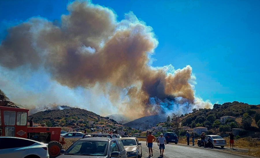 Φωτιά στην Εύβοια: Σπεύδουν δυνάμεις από την Αθήνα, 26 εναέρια στο τεράστιο μέτωπο (Βίντεο - Εικόνες)