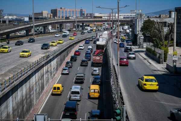 Κίνηση ΤΩΡΑ: Φρακαρισμένοι αρκετοί δρόμοι, με δυσκολία οι μετακινήσεις