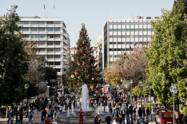 Μπαράζ πληρωμών για συνταξιούχους: Επιδόματα, αυξημένες συντάξεις και επιταγή ακρίβειας