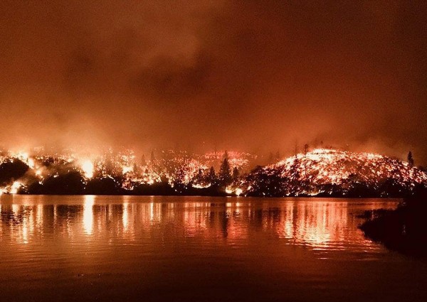 Φωτιά στην Καλιφόρνια: Απομακρύνθηκαν από τα σπίτια τους 7.000 άνθρωποι