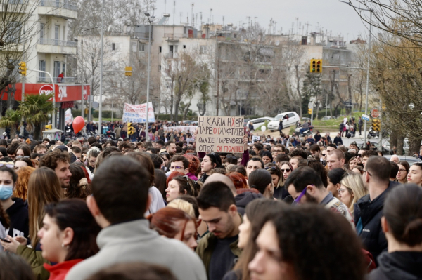 Πέρασαν το 1.000.000 οι υπογραφές για τα Τέμπη