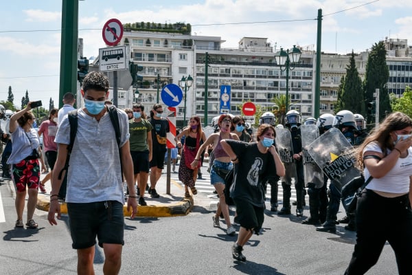 Φοιτητική πορεία κατά του νομοσχεδίου για τα ΑΕΙ - Κλειστή η Πανεπιστημίου