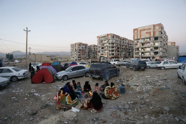 Ιράν: Περισσότεροι από 300 νεκροί και 2.500 τραυματίες από τα 7,3 Ρίχτερ